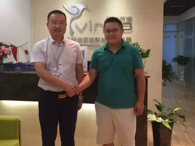 貴陽(yáng)服務(wù)商和招商總監(jiān)合影 貴陽(yáng)服務(wù)商和招商總監(jiān)合影