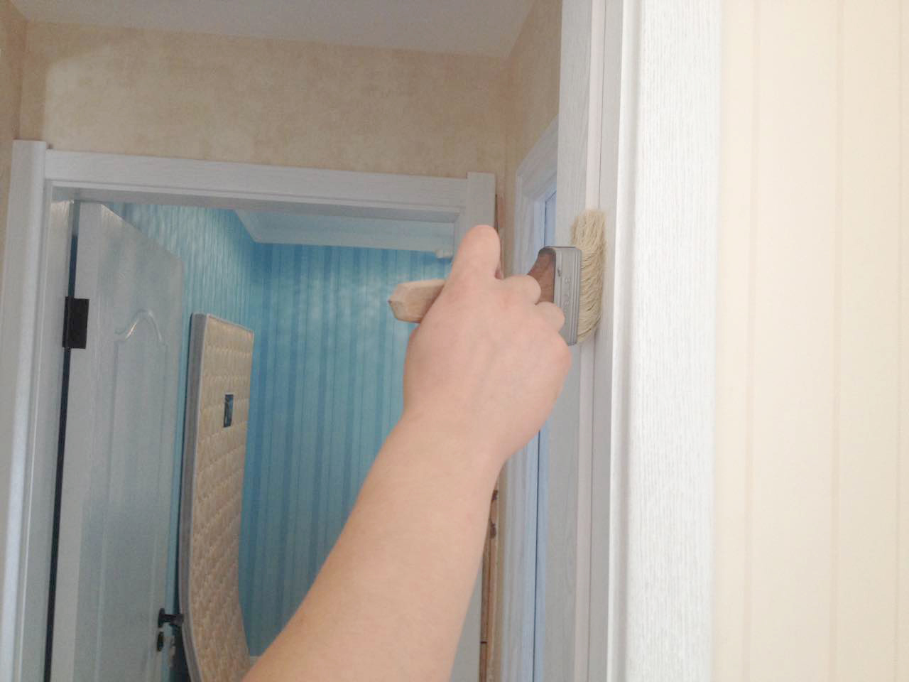 木門縫隙處涂刷精細(xì)施工 木門縫隙處涂刷精細(xì)施工