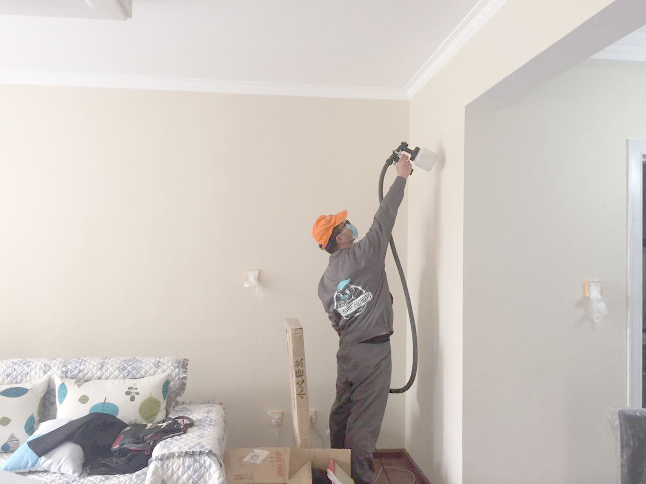 客廳墻面噴涂全方位施工 客廳墻面噴涂全方位施工