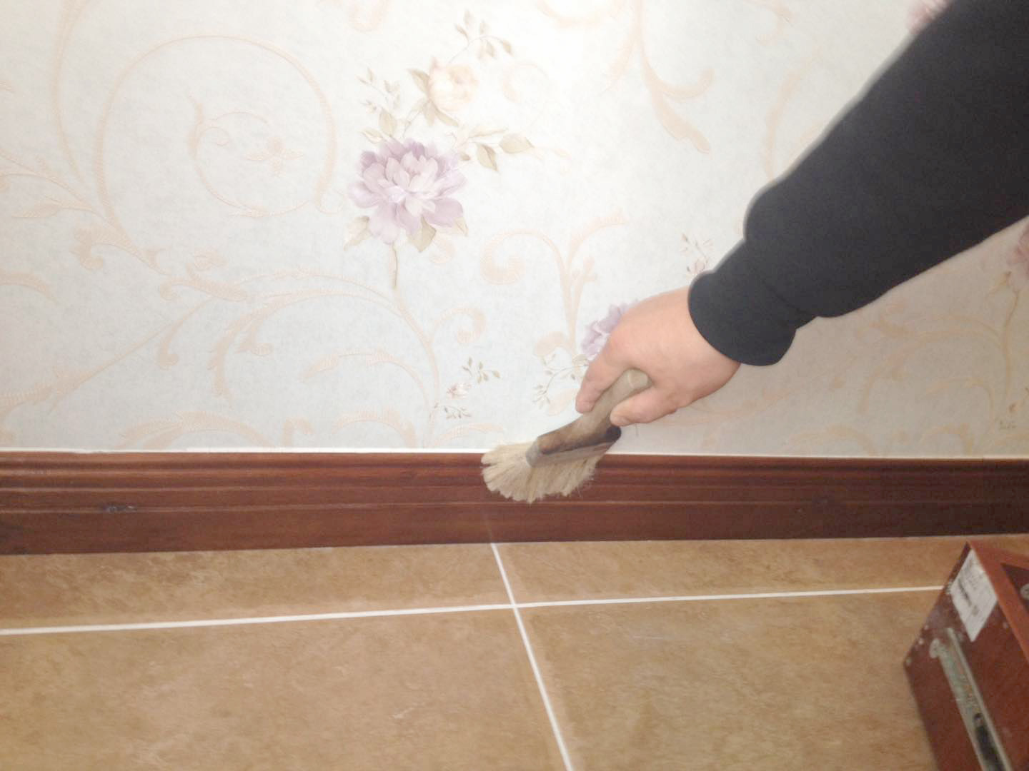 踢腳線接縫處刷子精細化處理 踢腳線接縫處刷子精細化處理