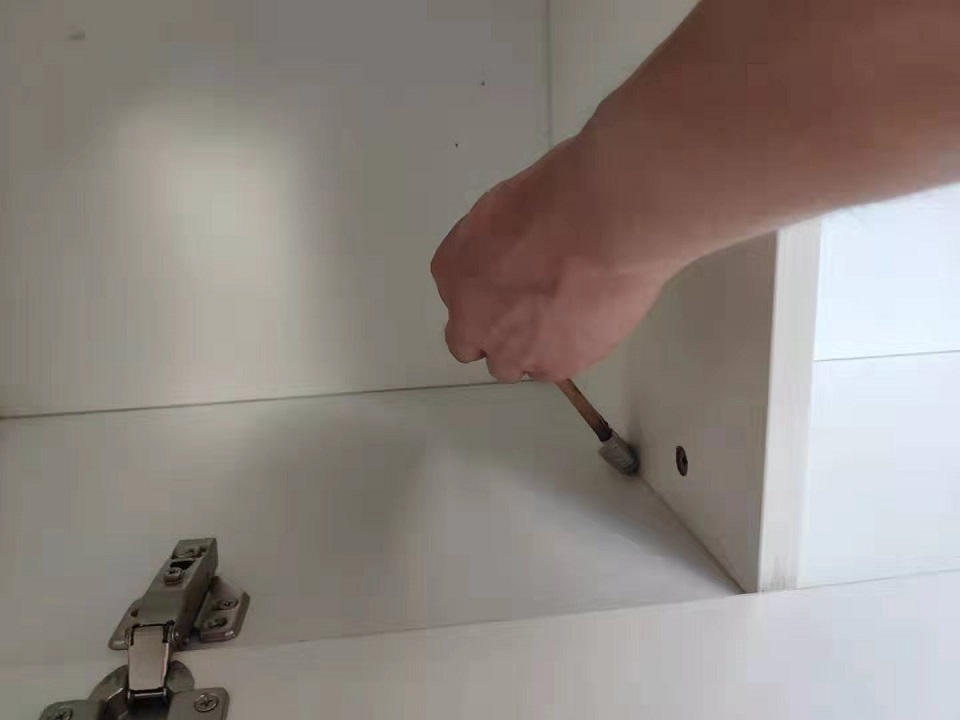 柜子接縫處刷子精細化甲醛治理施工 柜子接縫處刷子精細化甲醛治理施工