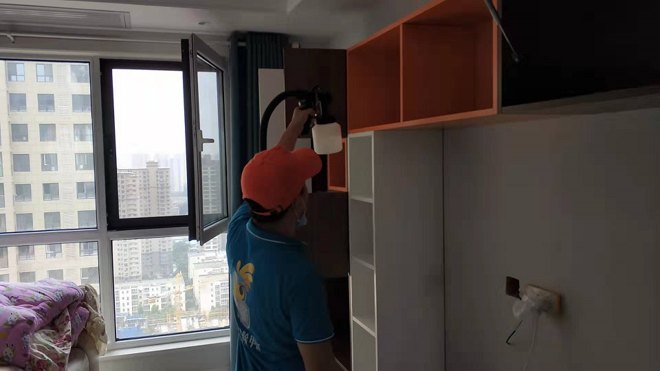 臥室衣柜噴涂施工治理 臥室衣柜噴涂施工治理