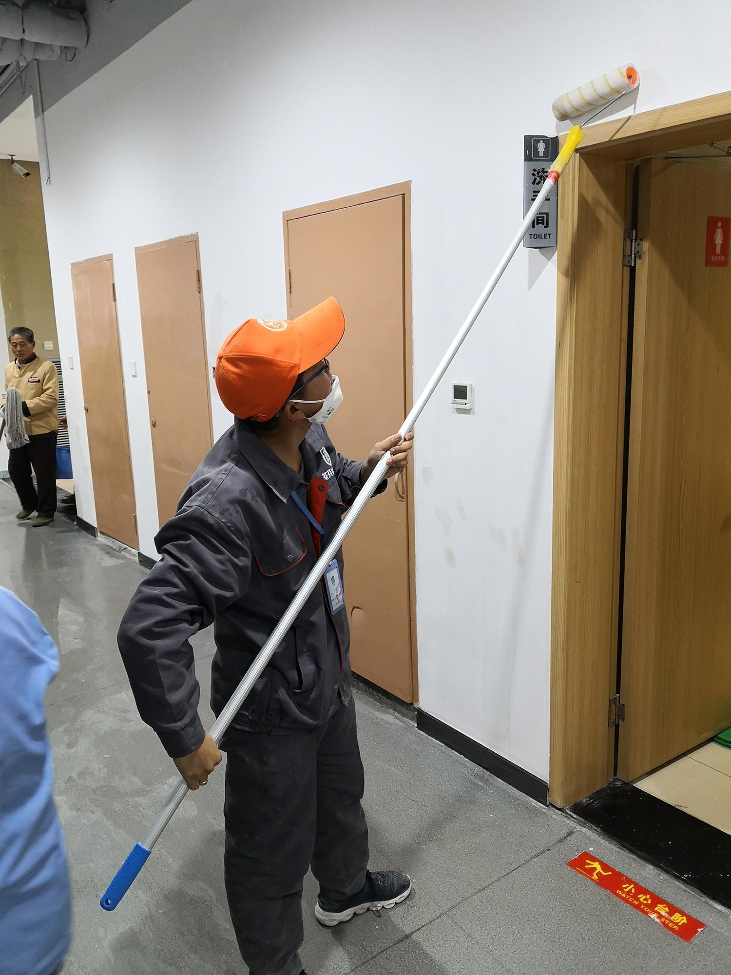 辦公室墻面滾筒全方位治理甲醛施工 辦公室墻面滾筒全方位治理甲醛施工