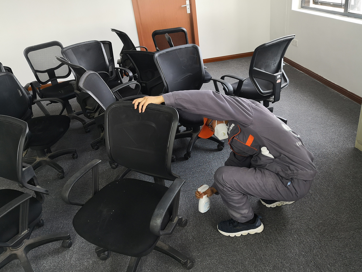 辦公桌椅全方位噴涂治理甲醛 辦公桌椅全方位噴涂治理甲醛