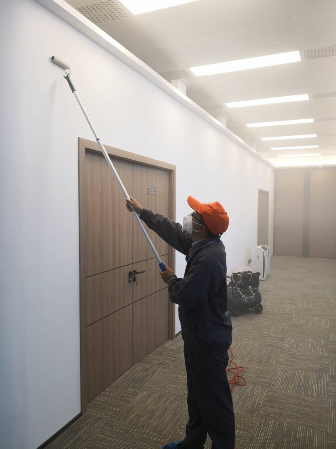 過道墻面頂面滾筒全方位施工治理甲醛 過道墻面頂面滾筒全方位施工治理甲醛