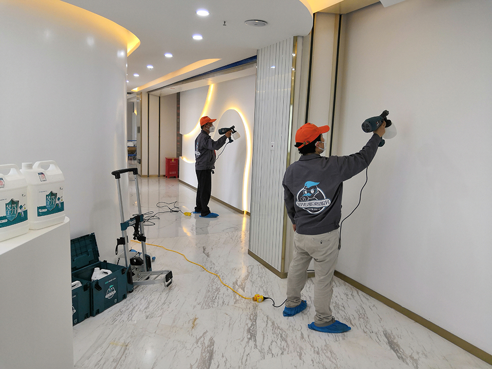 過道前面噴槍全方位噴涂治理甲醛 過道前面噴槍全方位噴涂治理甲醛