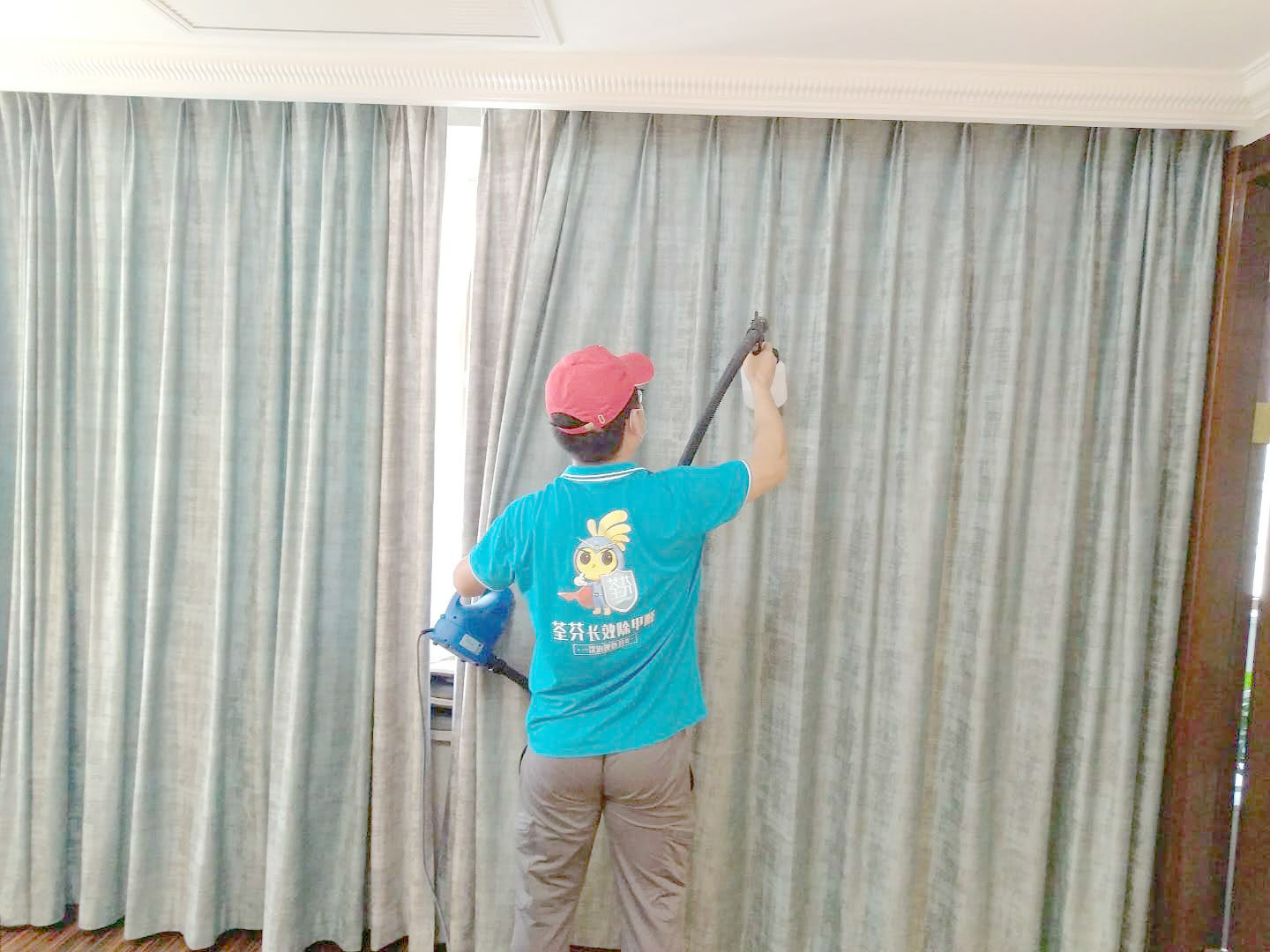 臥室窗簾噴槍施工治理 臥室窗簾噴槍施工治理