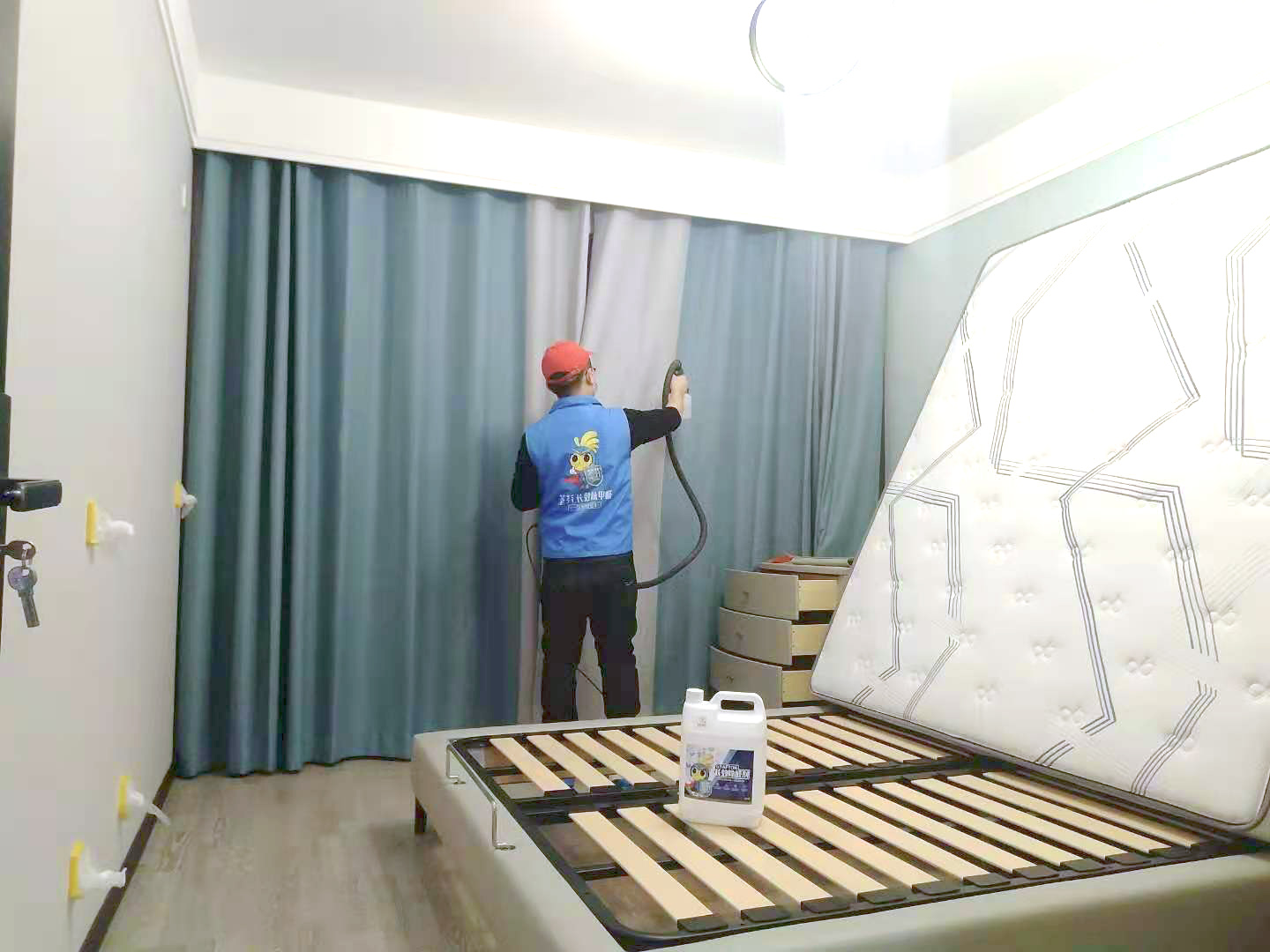 臥室窗簾布藝噴涂施工治理 臥室窗簾布藝噴涂施工治理