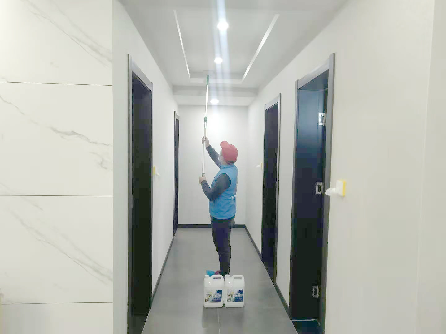 客餐廳過道滾筒施工 客餐廳過道滾筒施工