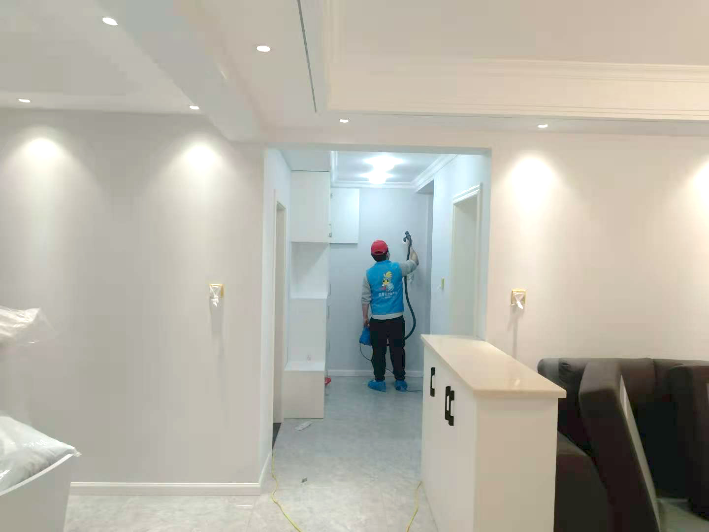 客餐廳過道墻面噴涂施工治理甲醛 客餐廳過道墻面噴涂施工治理甲醛