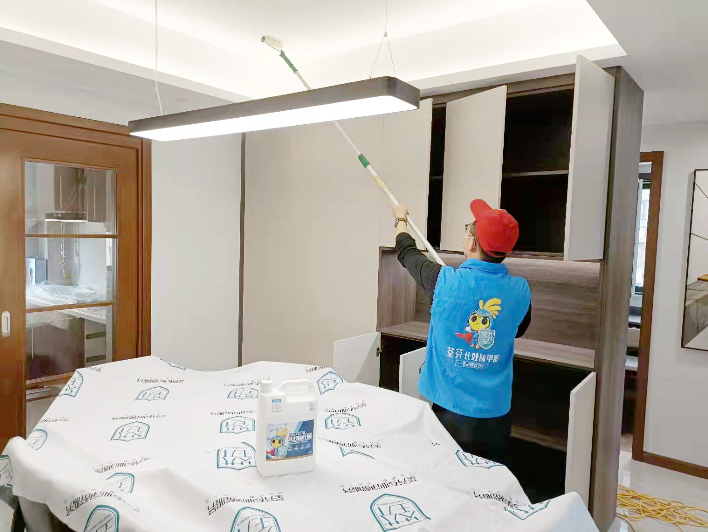 客廳頂面滾筒施工治理 客廳頂面滾筒施工治理