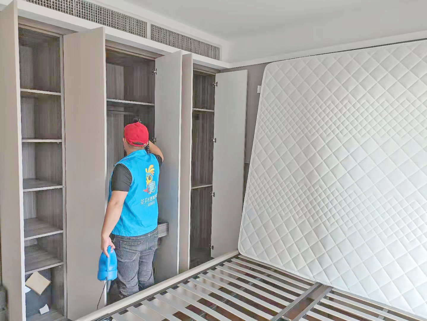 臥室衣柜全方位噴涂治理 臥室衣柜全方位噴涂治理