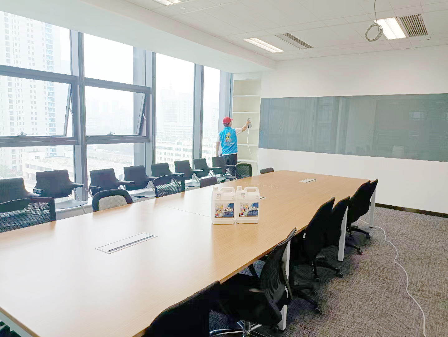 會(huì)議室墻面桌椅全方位噴涂治理 會(huì)議室墻面桌椅全方位噴涂治理