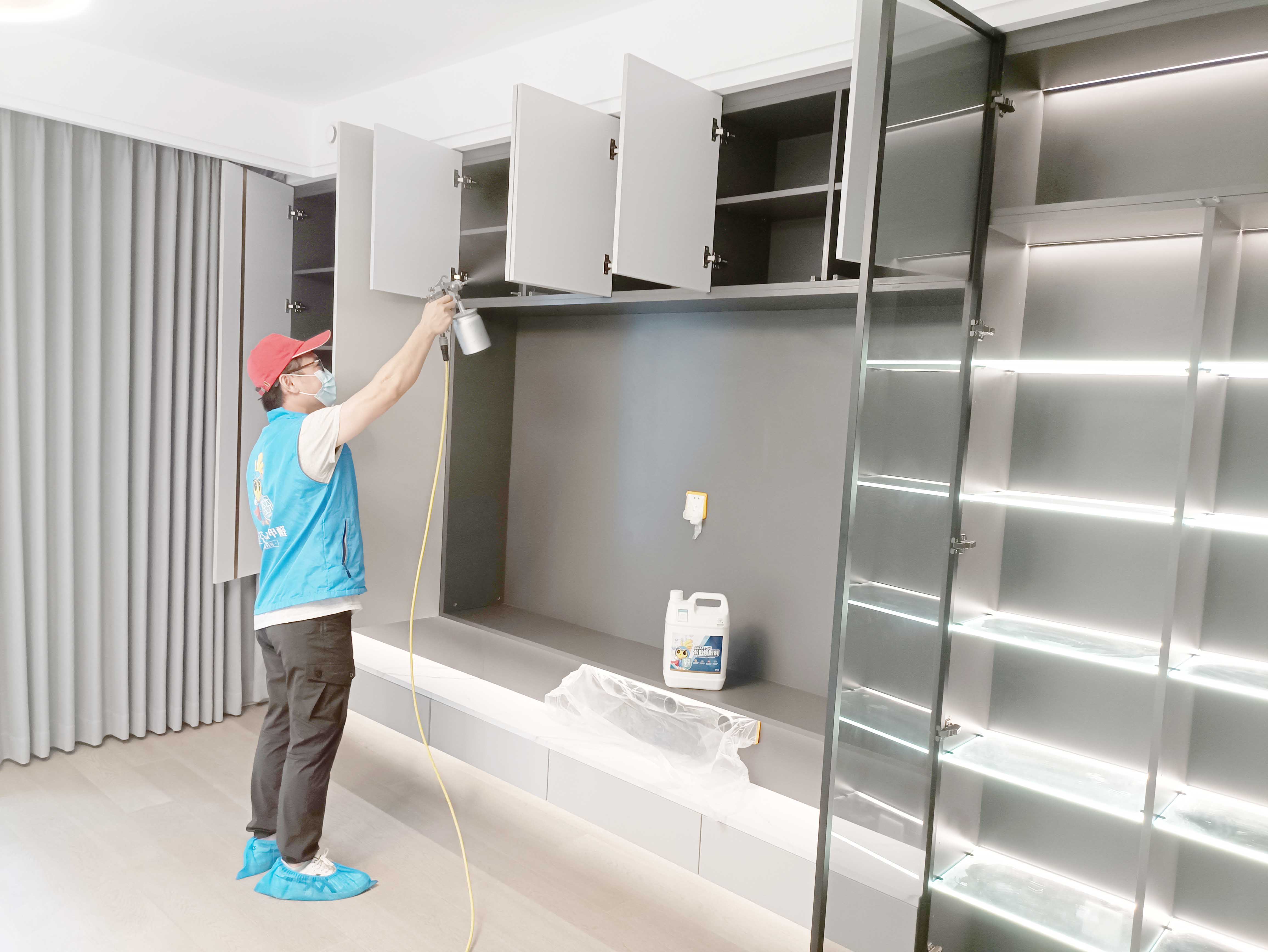 客廳展示柜噴槍施工治理甲醛 客廳展示柜噴槍施工治理甲醛