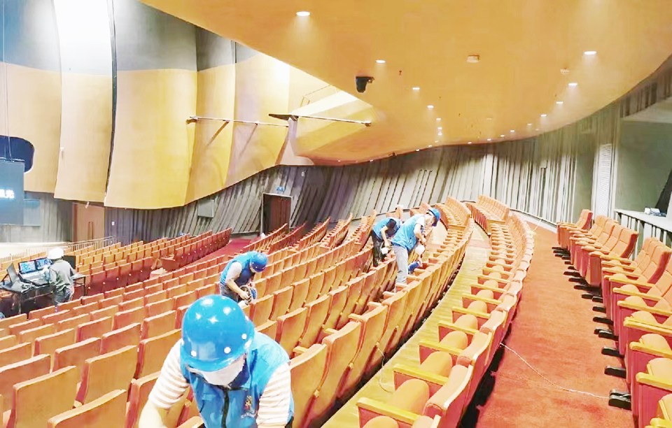 絲路歡樂世界劇院桌椅噴涂施工 絲路歡樂世界劇院桌椅噴涂施工