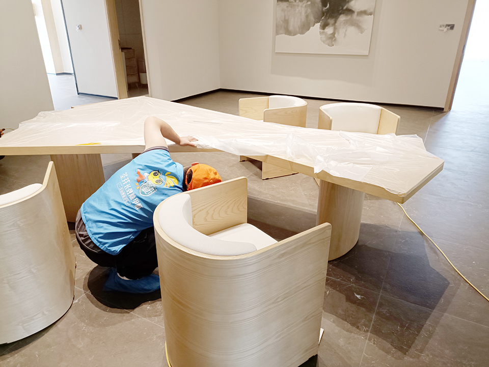 休閑區桌椅凳子全方位噴涂治理